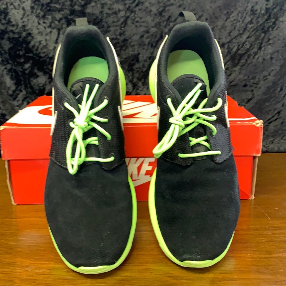 Preowned Nike shoes/Nike Roche run/ color: Black and Neon Green size: 7y